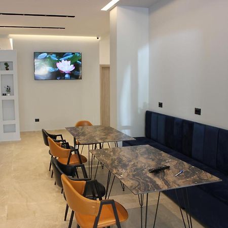Central Boutique Hostel Sarande Bagian luar foto