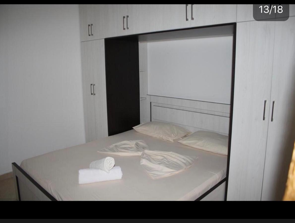 Central Boutique Hostel Sarande Bagian luar foto
