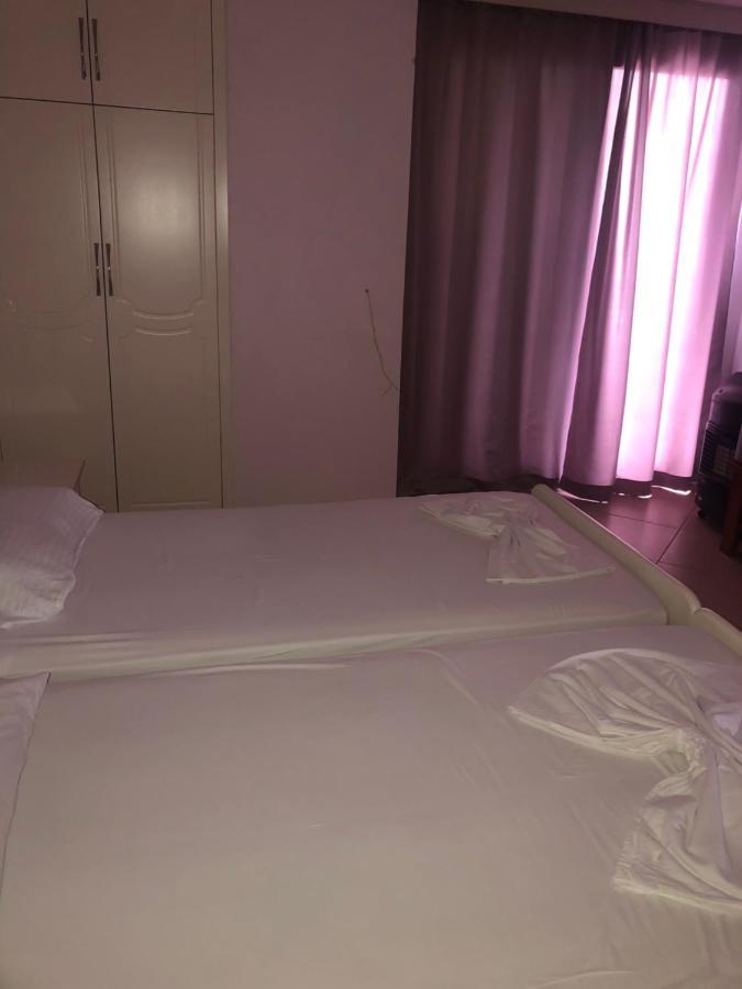 Central Boutique Hostel Sarande Bagian luar foto