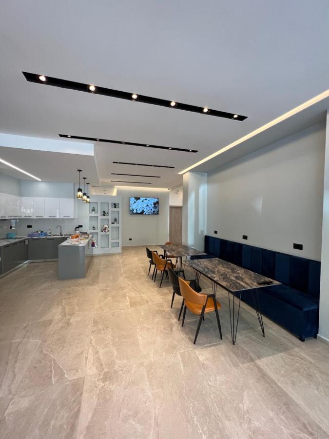 Central Boutique Hostel Sarande Bagian luar foto