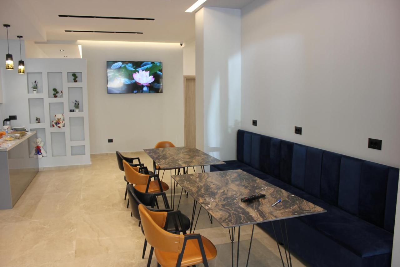 Central Boutique Hostel Sarande Bagian luar foto