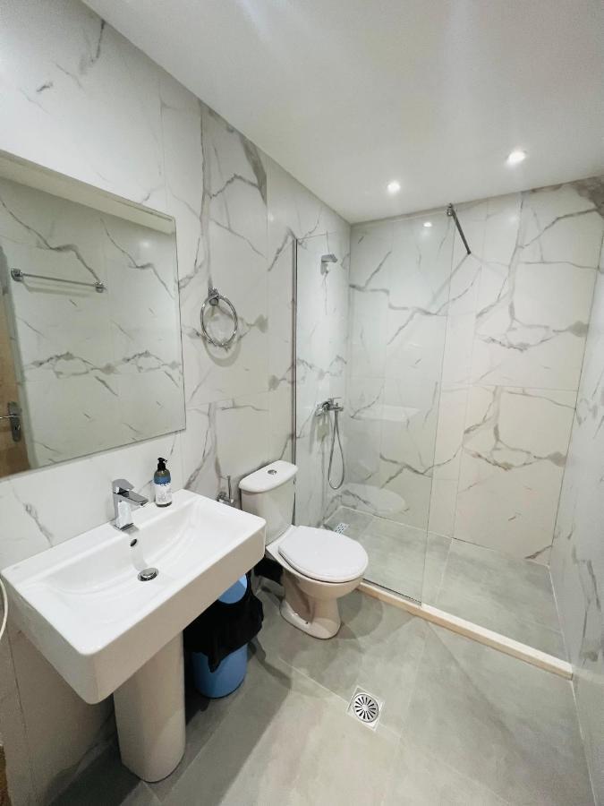 Central Boutique Hostel Sarande Bagian luar foto