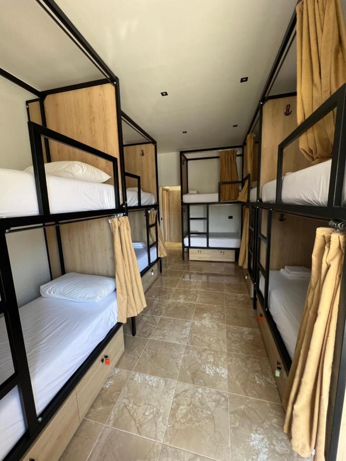 Central Boutique Hostel Sarande Bagian luar foto