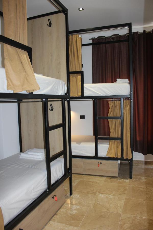 Central Boutique Hostel Sarande Bagian luar foto