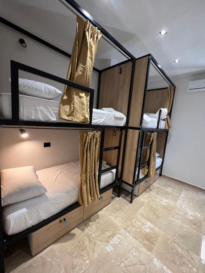 Central Boutique Hostel Sarande Bagian luar foto