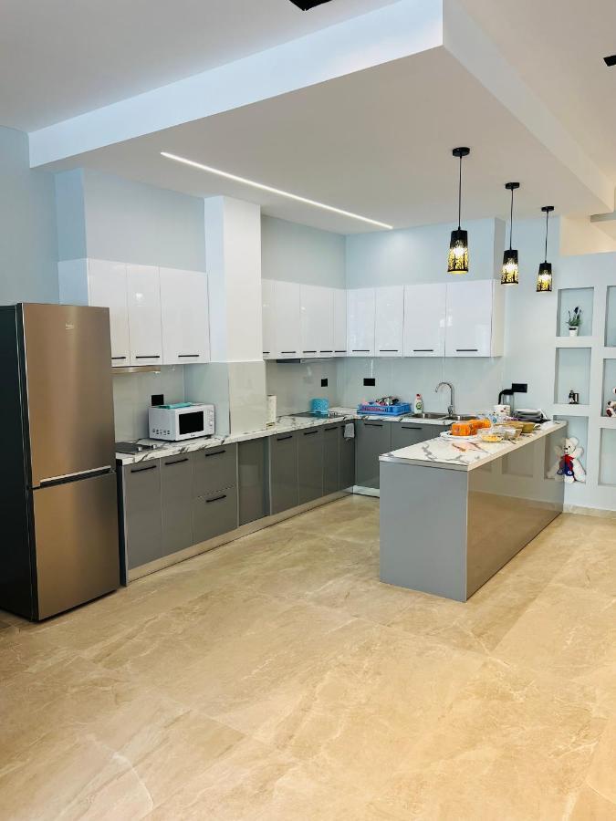 Central Boutique Hostel Sarande Bagian luar foto