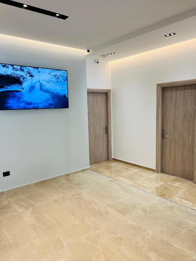 Central Boutique Hostel Sarande Bagian luar foto
