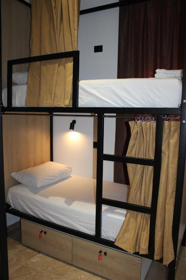 Central Boutique Hostel Sarande Bagian luar foto